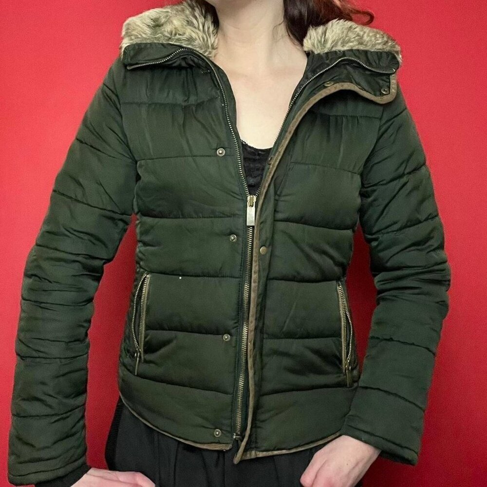 Old navy / Dark green y2k winter jacket with fur trim 💚🤎